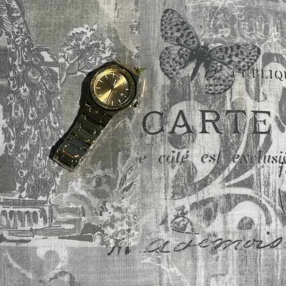 Gold Watch - Picture 2 of 9